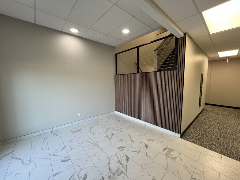 More Photos Of 20902 Mack Ave, Grosse Pointe Office For Lease