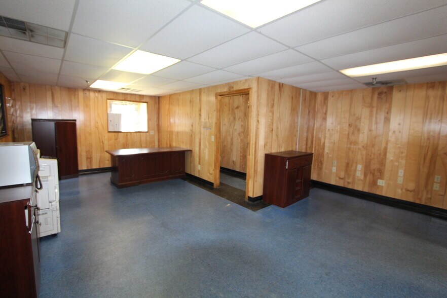 More Photos Of 4501 E Palmetto St, Florence Warehouse For Sale