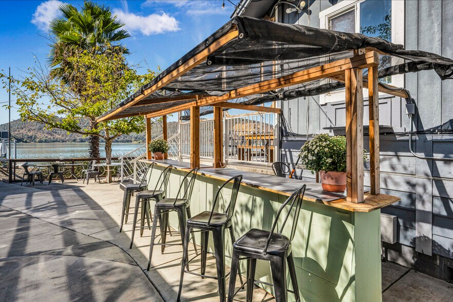 More Photos Of 14625 Lakeshore Dr, Clearlake Restaurant For Sale