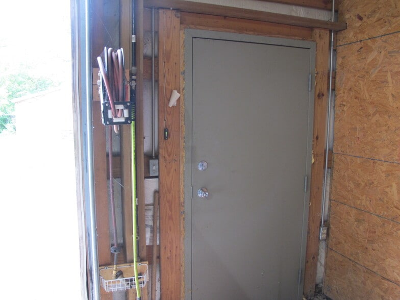 More Photos Of 1370 E Thoman St, Springfield Warehouse For Sale