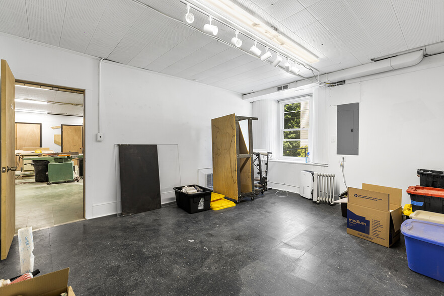 More Photos Of 2460 Mount rd, Aston Township Movie Radio TVStudio For Sale