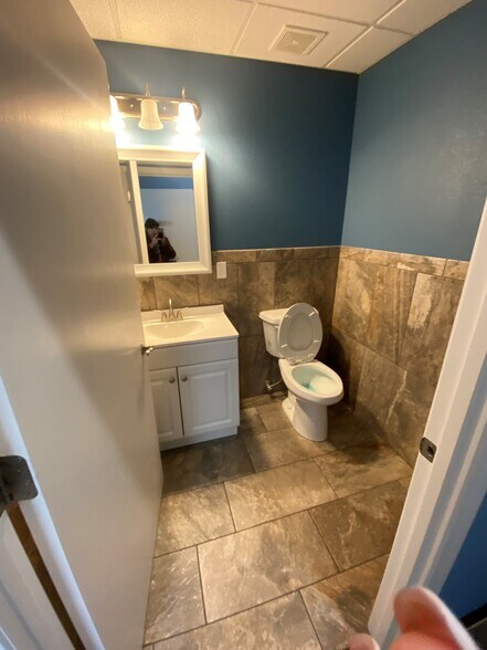 More Photos Of 2431 E 32nd St, Joplin Medical For Sale