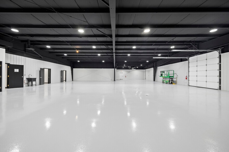 More Photos Of 9941 York Theta Dr, North Royalton Service For Lease