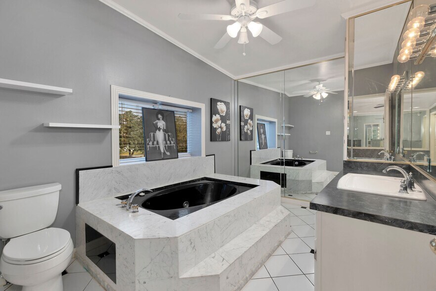 More Photos Of 7648 Broadview Dr, Houston Apartments For Sale