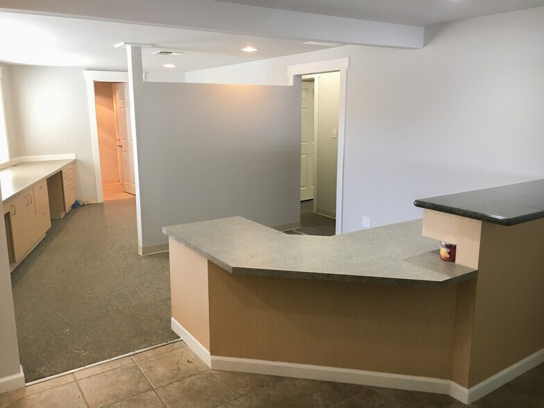 More Photos Of 626 W Main St, Sumner Industrial For Sale