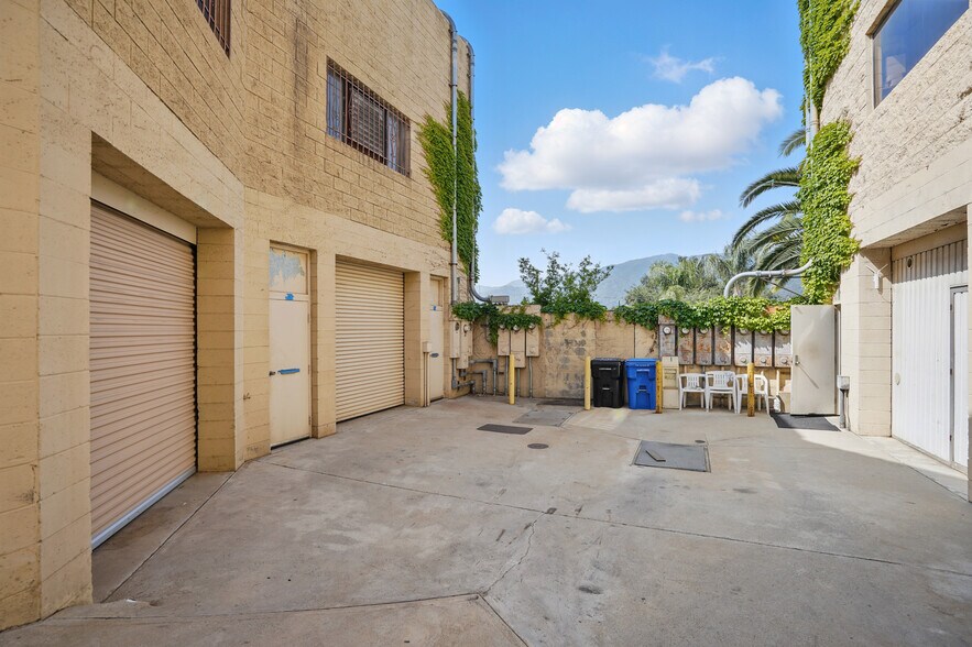 More Photos Of 3632 Foothill Blvd, La Crescenta Manufacturing For Sale