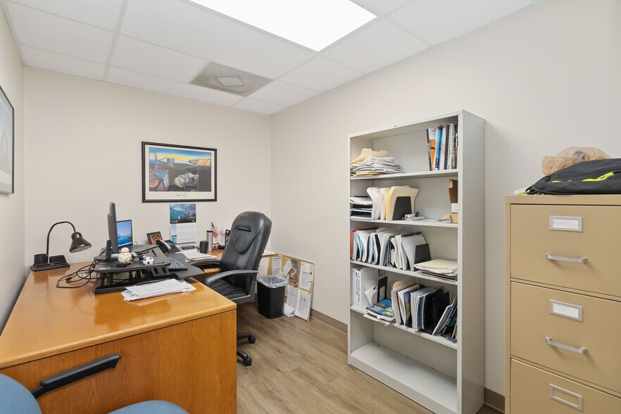 More Photos Of 1076 Florida Central Pky, Longwood Warehouse For Lease