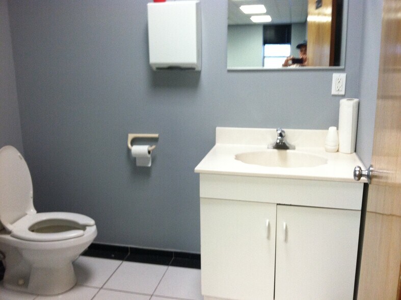 More Photos Of 1711 Ginesi Dr, Freehold Office For Lease