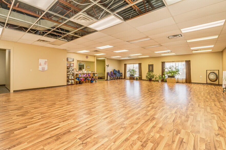 More Photos Of 133 Sandberg Rd, Monticello Storefront For Sale