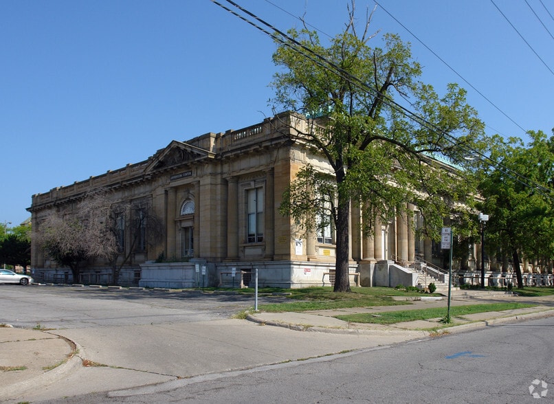 Primary Photo Of 1300 Jefferson Ave, Toledo Post Office For Lease