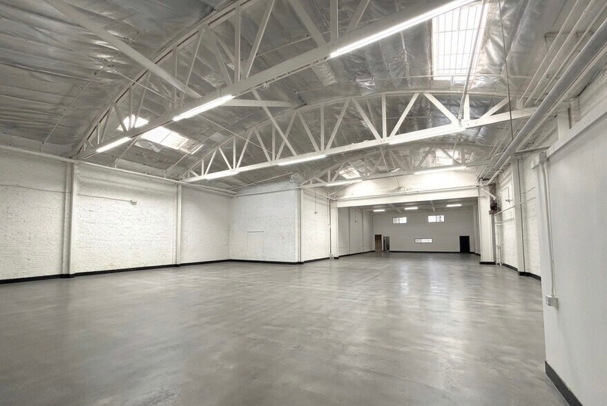 More Photos Of 2001-2031 S Santa Fe Ave, Los Angeles Warehouse For Lease