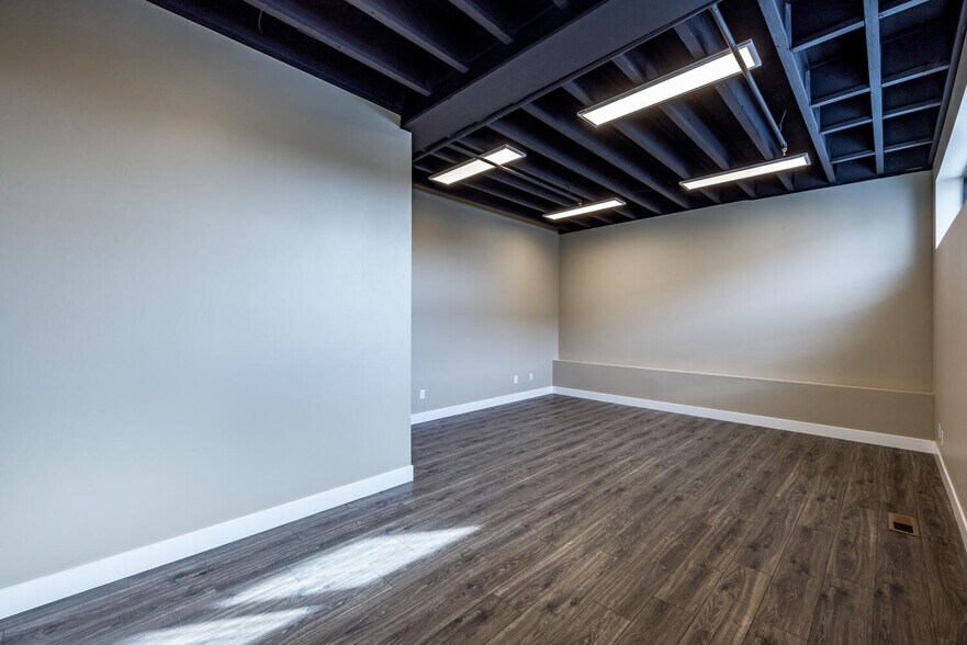 More Photos Of 4554 Forestdale Dr, Park City Showroom For Sale