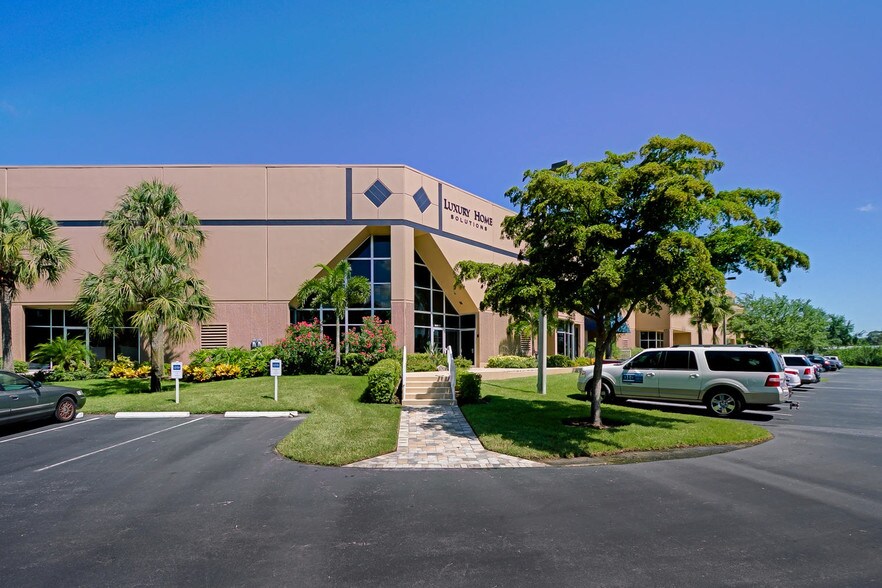 More Photos Of 13830 Jetport Commerce Pky, Fort Myers Warehouse For Lease