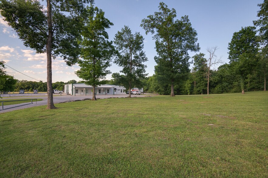 More Photos Of 2533 Highway 41A S, Shelbyville Showroom For Sale