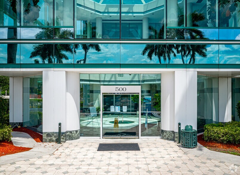More Photos Of 500 W Cypress Creek Rd, Fort Lauderdale Office For Lease