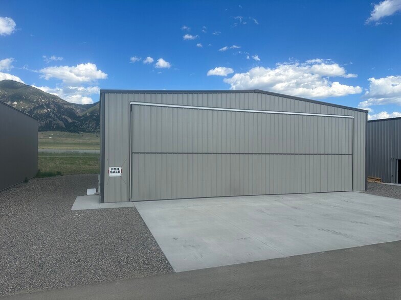 More Photos Of 34 Charlie Taxi Wy Way, Ennis Airplane Hangar For Sale