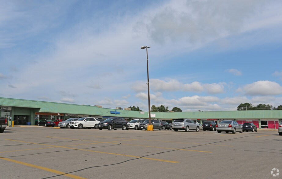 More Photos Of 5353-5381 Lakeshore Rd, Burlington General Retail For Lease