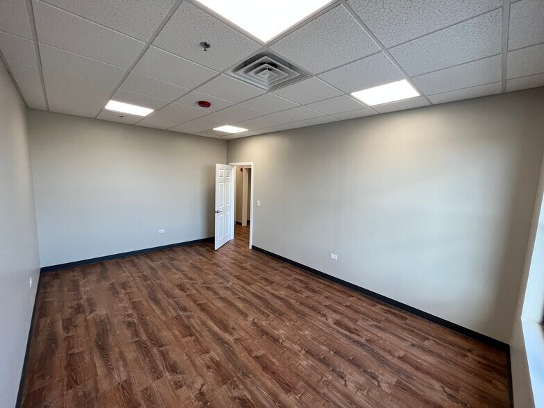More Photos Of 113 Main St, Oswego Medical For Lease