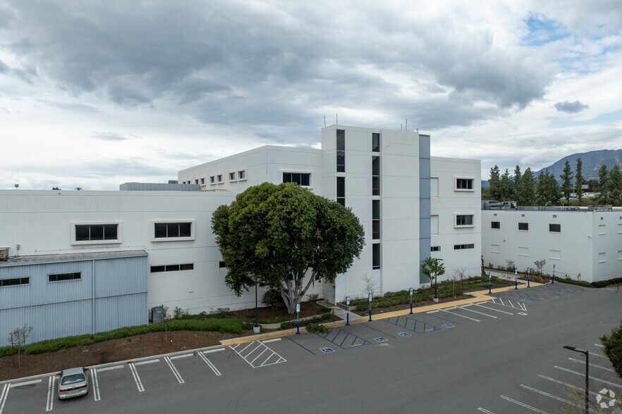 More Photos Of 2940 E Foothill Blvd, Pasadena Research And Development For Sale