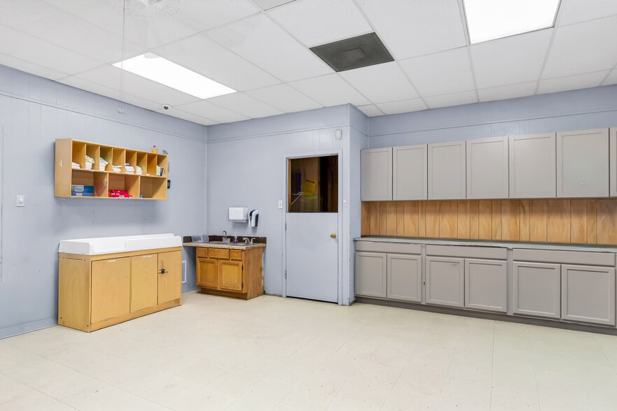 More Photos Of 306 W 24th St, Bryan Daycare Center For Sale