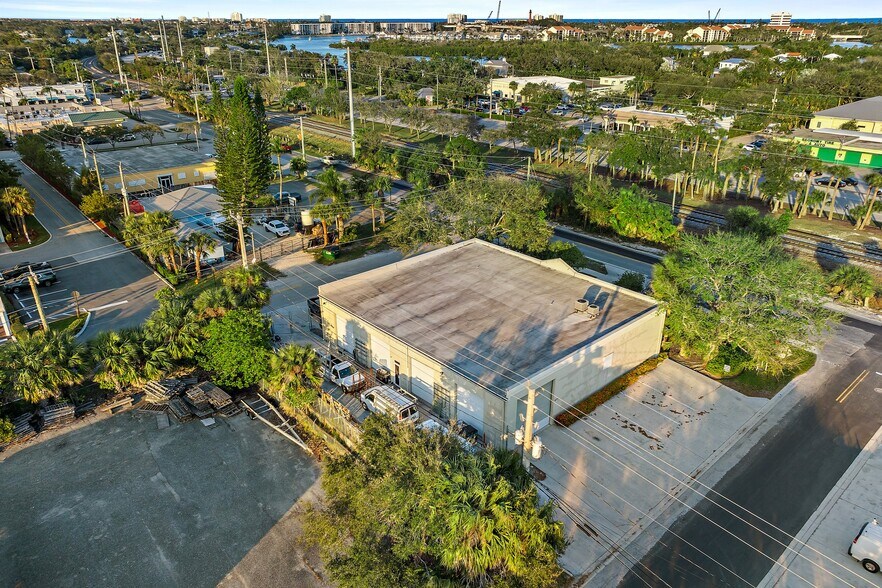 More Photos Of 620 N Old Dixie Hwy, Jupiter Manufacturing For Sale