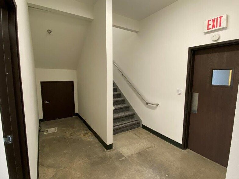 More Photos Of 21-29 W Easy St, Simi Valley Unknown For Lease