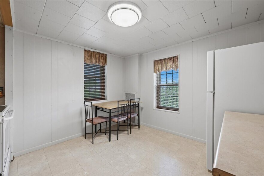 More Photos Of 402 W Moorestown Rd, Nazareth Medical For Sale