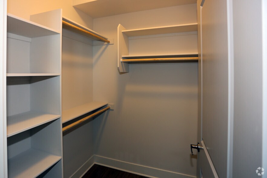 More Photos Of 7350 E Stetson Dr, Scottsdale Apartments For Lease