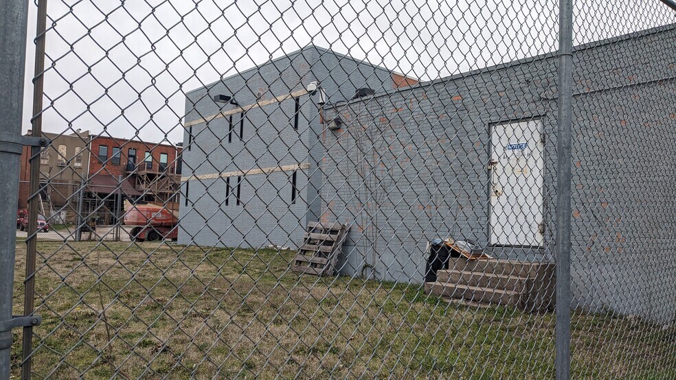 More Photos Of 208 W Pearl St, Harrisonville Specialty For Sale