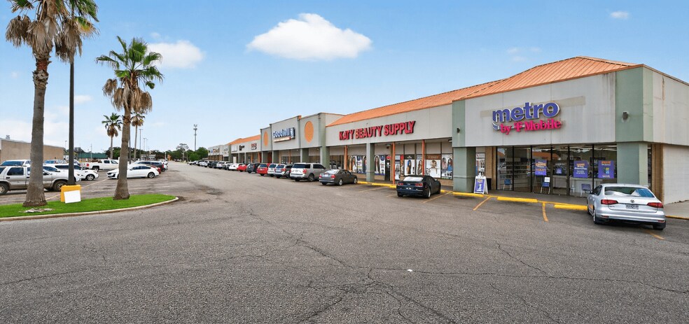 More Photos Of 105 Hardy Court Shopping Ctr, Gulfport Storefront For Sale