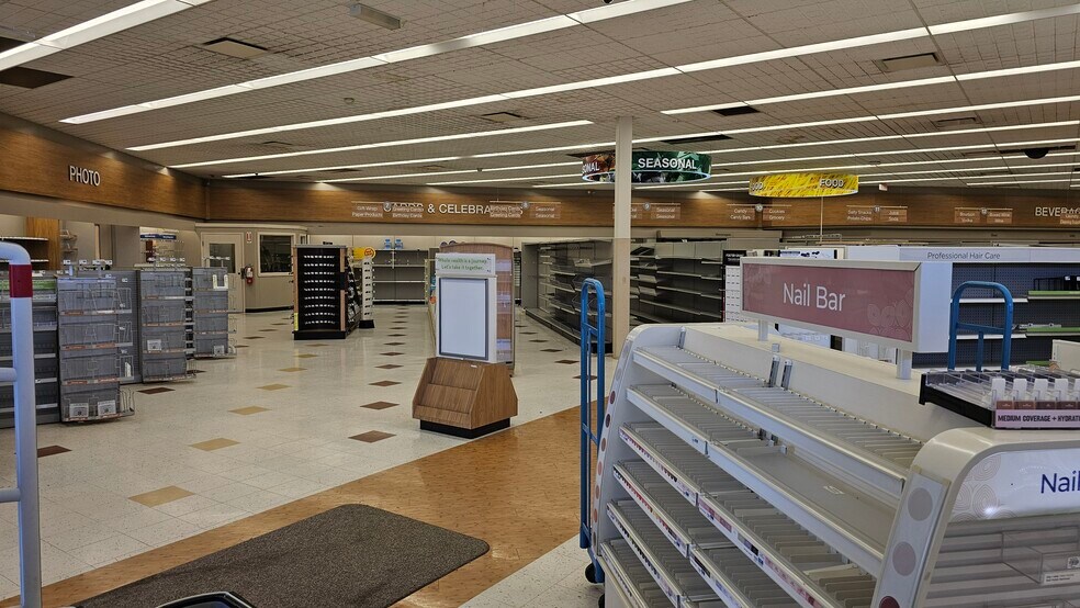 More Photos Of 640 N Milford Rd, Milford Drugstore For Sale