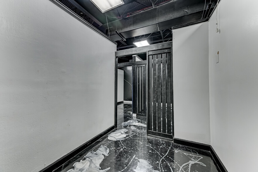 More Photos Of 324 Fm-1960 Rd, Houston General Retail For Sale