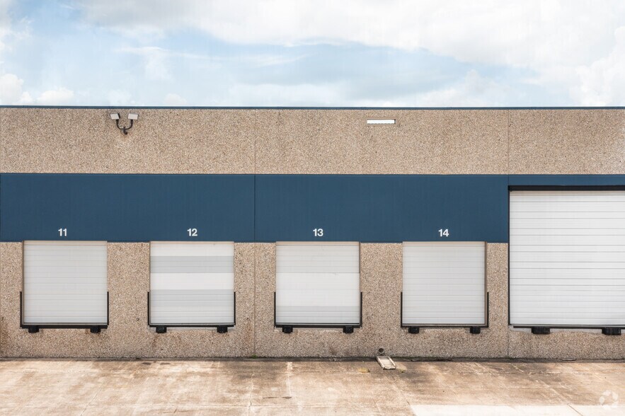 More Photos Of 8705 Citypark Loop, Houston Warehouse For Lease