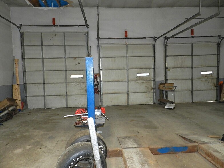 More Photos Of 1641 E Main St, Niles Manufacturing For Sale