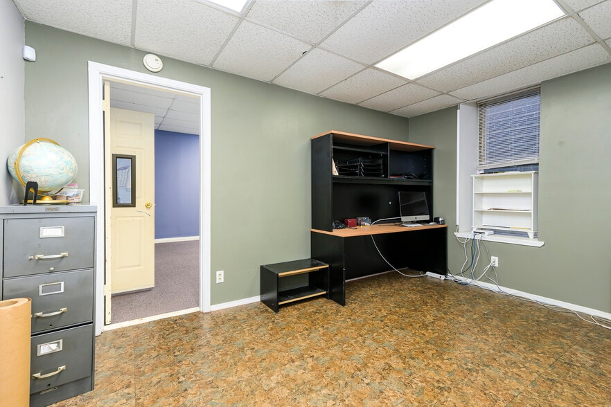 More Photos Of 4019 S Grand Blvd, Saint Louis Flex For Sale