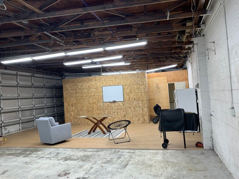 More Photos Of 201 NE Polk Station Rd, Dallas Storefront Retail Office For Lease