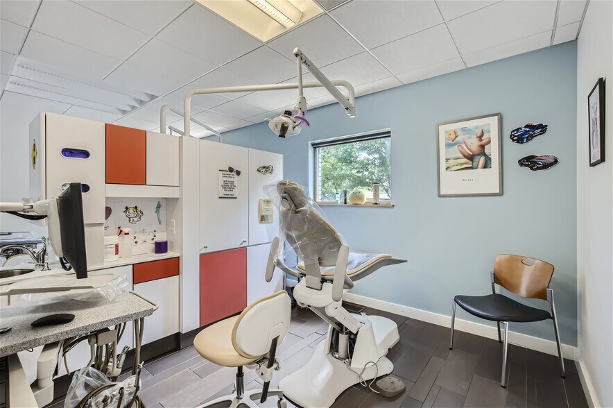 More Photos Of 1818 W Mountain View Ave, Longmont Office For Sale