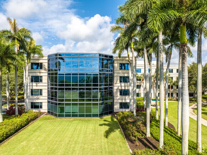 More Photos Of 800 Fairway Dr, Deerfield Beach Office Residential For Lease