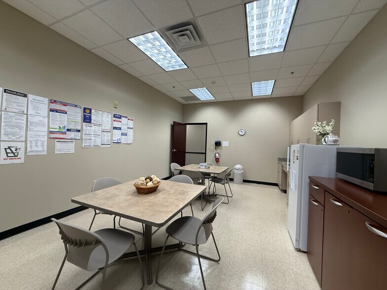 More Photos Of 11 Penns Trl, Newtown Light Distribution For Lease