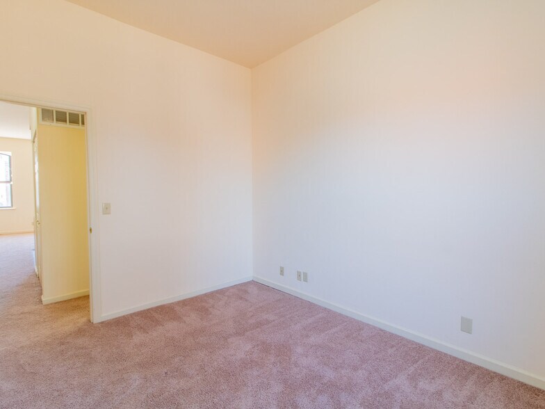 More Photos Of 2007 S 11th St, Saint Louis Apartments For Sale
