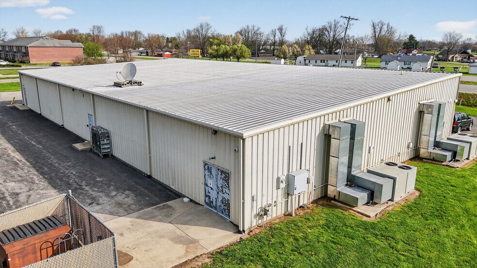 More Photos Of 9620 N Us Highway 31, Columbus Freestanding For Sale