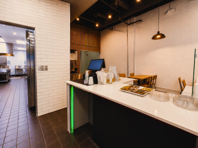 More Photos Of 4885 N Broadway St, Knoxville Storefront For Sale