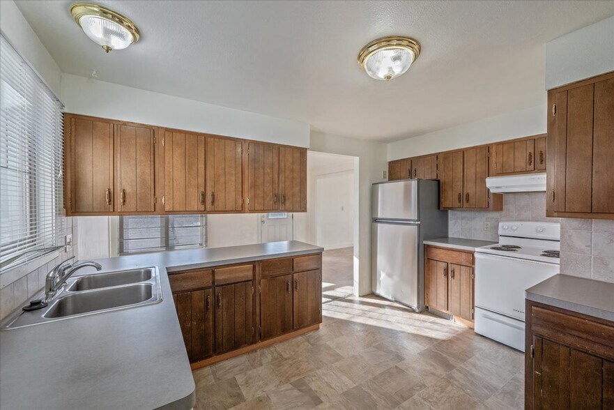 More Photos Of 1501 Carbon Ave, Cheyenne Office For Lease