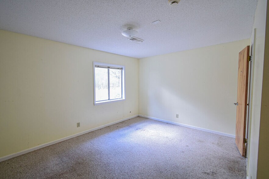 More Photos Of 182 Roberts St W, Salley Medical For Sale