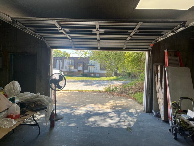 More Photos Of 17003 E US Highway 24, Independence General Retail For Sale