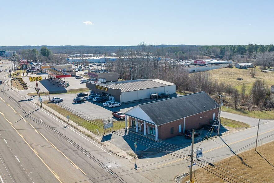 More Photos Of 1102 Mineral Wells Ave, Paris Office For Sale