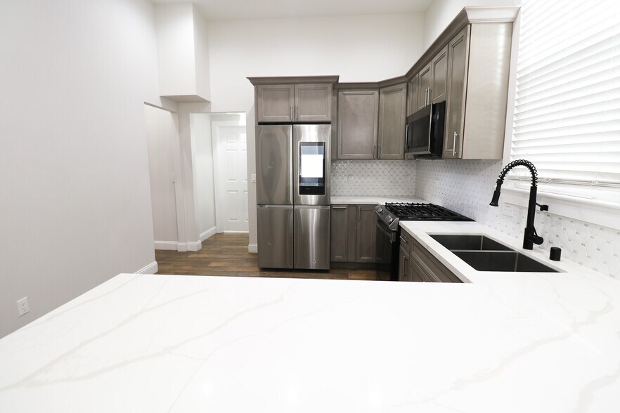 More Photos Of 875 Wood St, Oakland Apartments For Sale