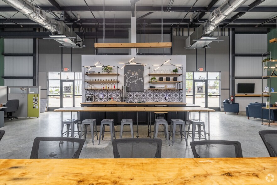 More Photos Of 710 Middle Tennessee Blvd, Murfreesboro Light Manufacturing For Lease