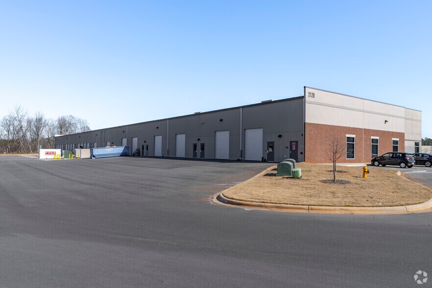 More Photos Of 2120 Airport Flex Dr, Charlotte Light Distribution For Lease