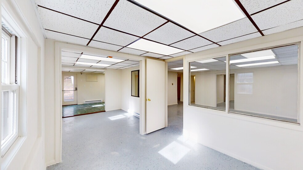 More Photos Of 220 Silver Lake Rd, Dingmans Ferry Office For Sale